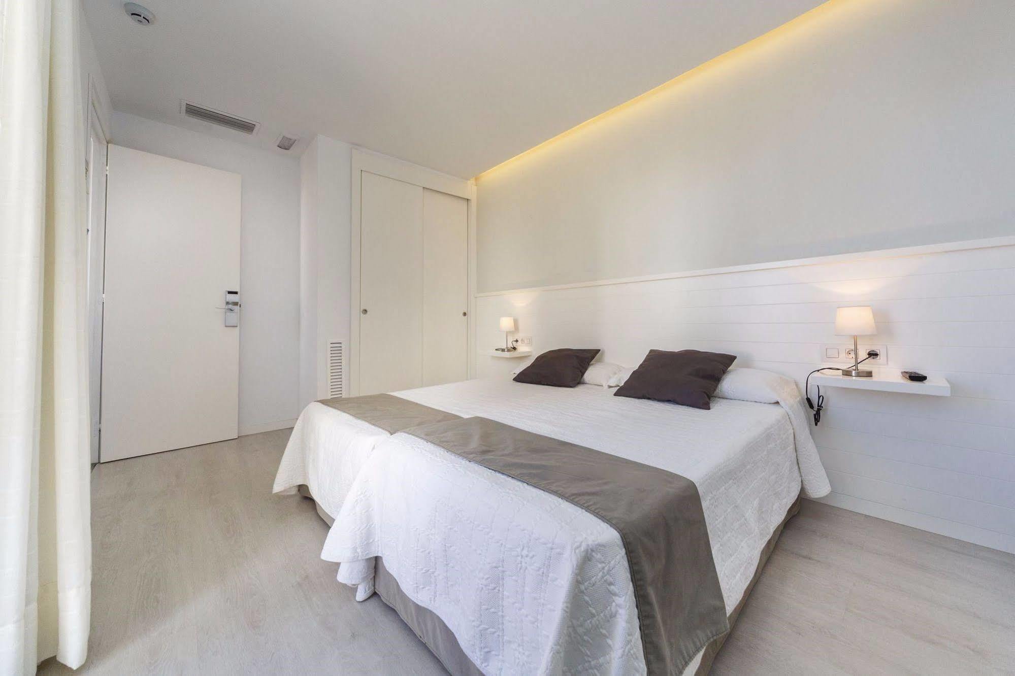 Hostal La Palma 福尔内利斯 外观 照片